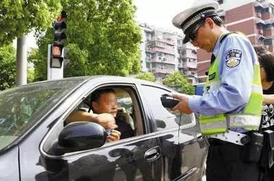 今日起廣州電子警察嚴查不禮讓行人 扣分罰款，逾期加重處罰